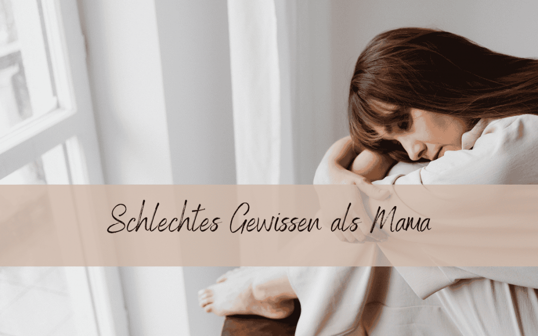 Frau sitzt frustriert auf dem Boden und hat den Kopf auf die Knie gelegt, Aufschrift: Schlechtes Gewissen als Mama