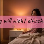 Mama in einem ruhigen Abend-Schlafzimmer, Sinnbild fuer das Thema Baby will nicht einschlafen