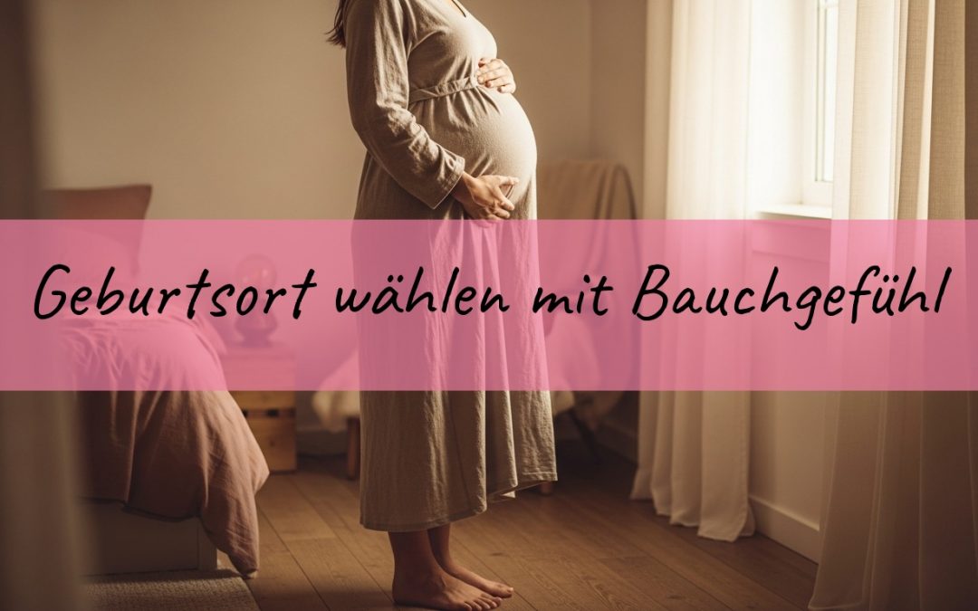 Schwangere Frau am Fenster im warmen Morgenlicht beim Geburtsort wählen