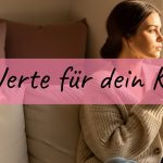 Werte für Kinder: 4 Werte, die dein Kind ein Leben lang tragen 3 Mama sitzt mit warmem Kakao am Fenster und reflektiert ihre Werte in der Erziehung