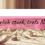 Stillleben mit Heilstein und Decke als Symbol für die mentale Vorbereitung auf die zweite Geburt